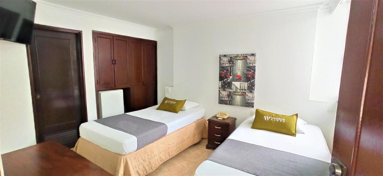 Hotel Windsor Plaza - Downtown קאלי מראה חיצוני תמונה